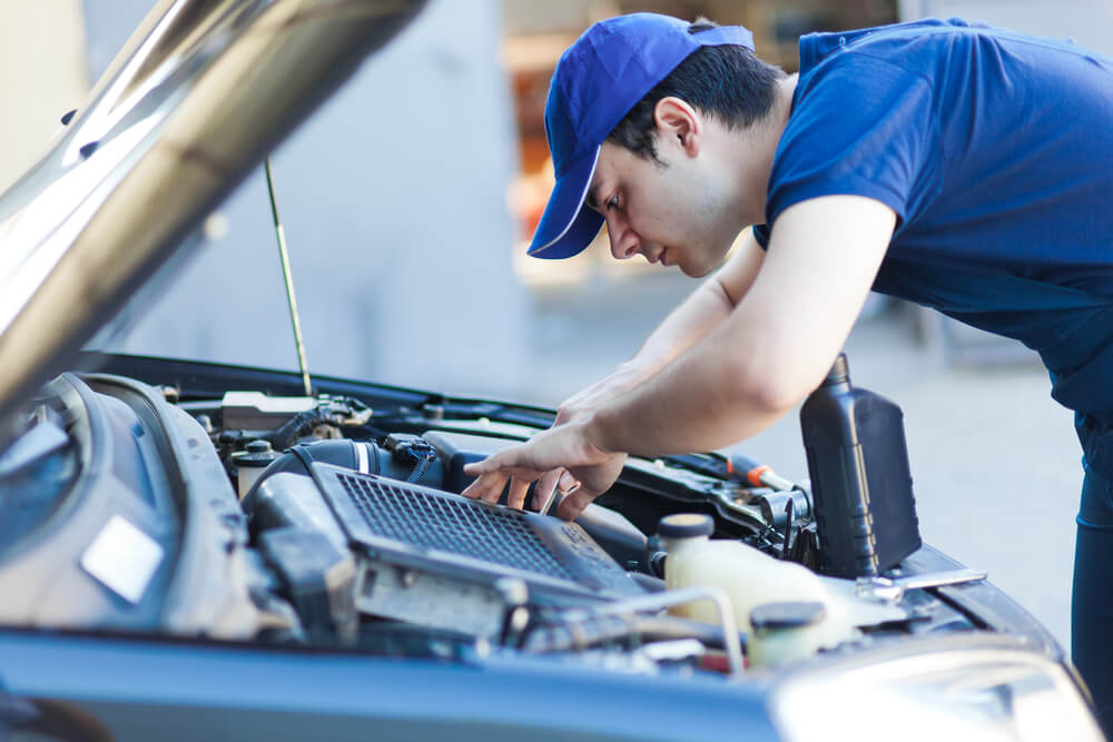 Auto Body Shops Have A Mechanic That Can Help You