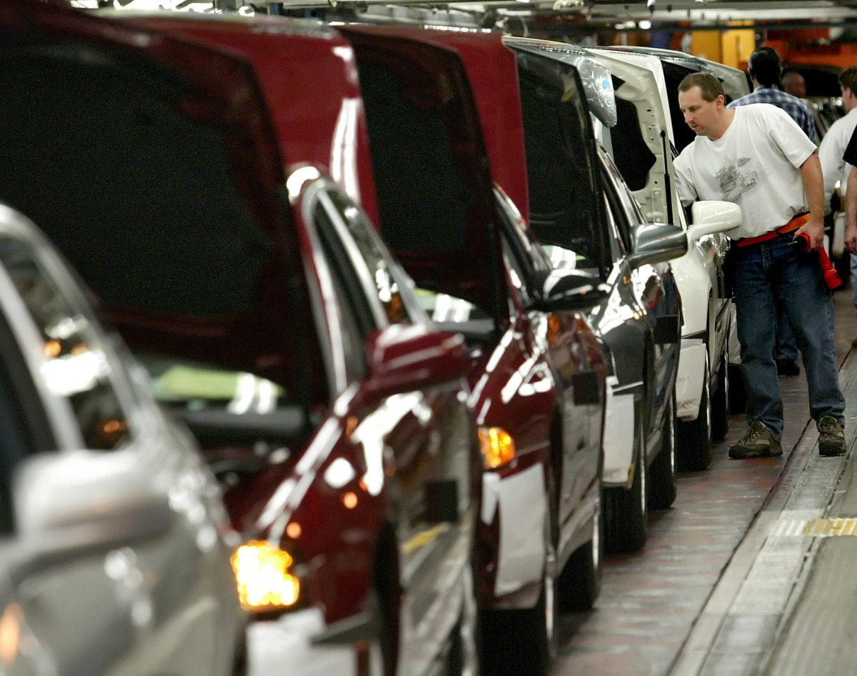 How Do You Get A Job In The Auto Market?Benefits Of Working In Automotive Industry